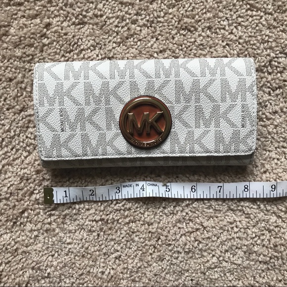 Michael Kors Handbags - 👑*NEW* MK Wallet👑