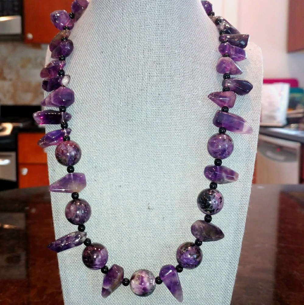 Yameen Light Chaorite, Amethyst, and Onyx necklace