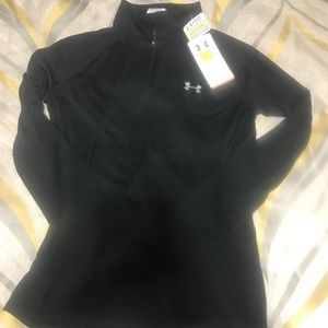 Woman's fitted half zip top