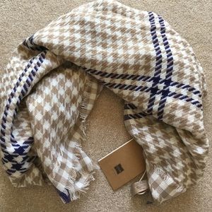 Houndstooth infinity scarf
