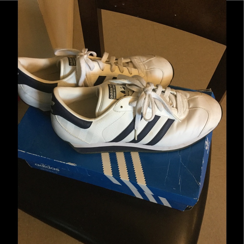 Adidas white and navy blue low top sneakers