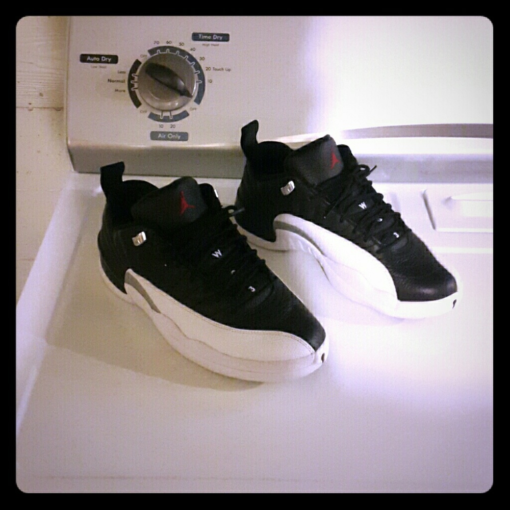 I am selling a pair of Jordan 12