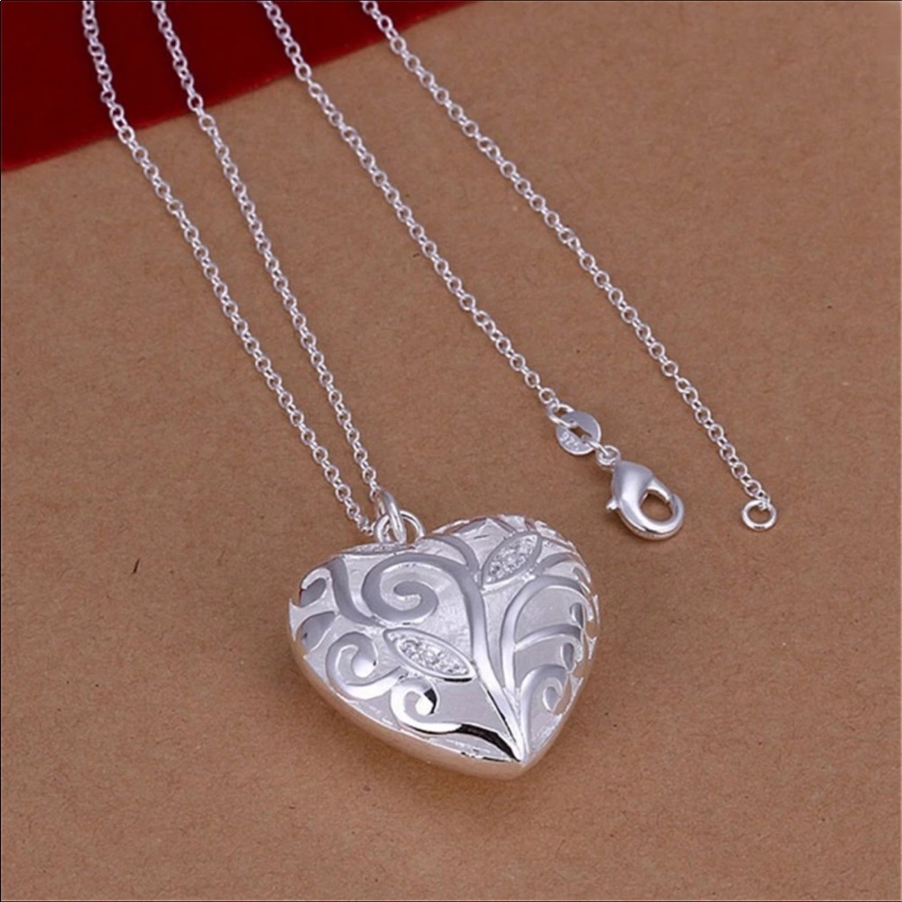 Silver & Crystals Shimmering Heart Pendant NWT - Picture 2 of 6