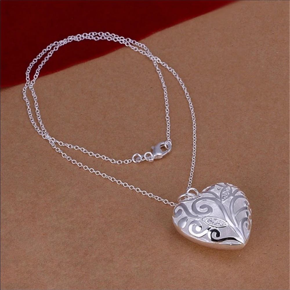 Silver & Crystals Shimmering Heart Pendant NWT - Picture 3 of 6