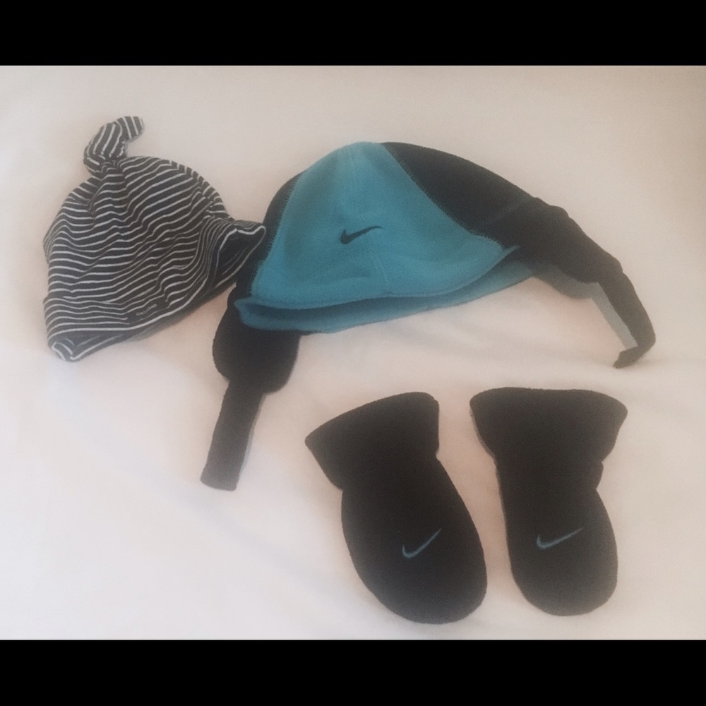 Infant Nike hat/ gloves