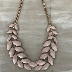 Francesca's beige statement necklace 🌟