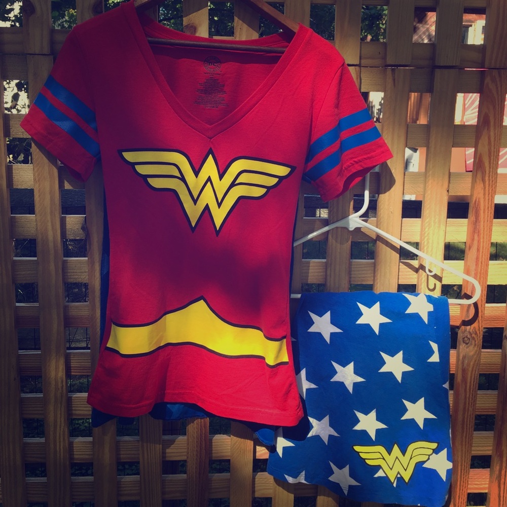 Adult Wonder Woman costume with cape!