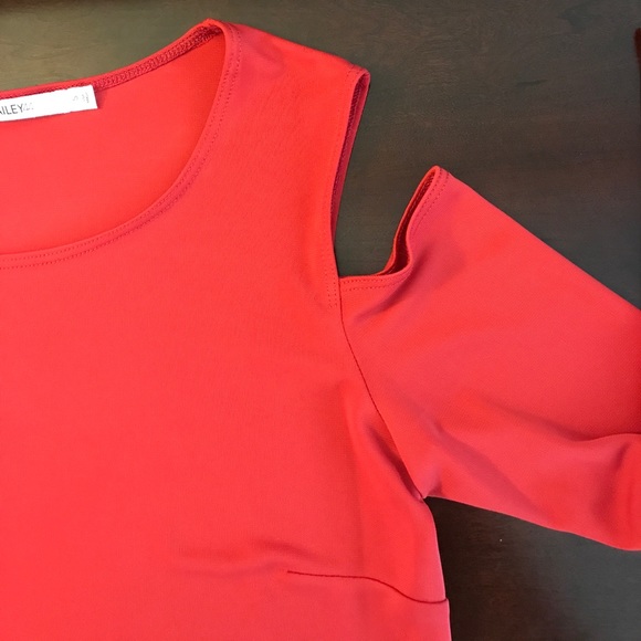 Sold- Bailey44 cut-out shoulder top - Picture 5 of 8