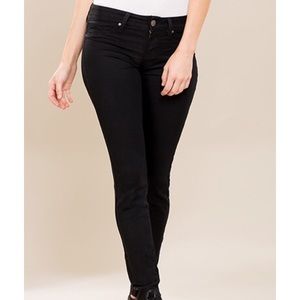 NWT Super Soft (Jegging Like) Skinny Jean in Black
