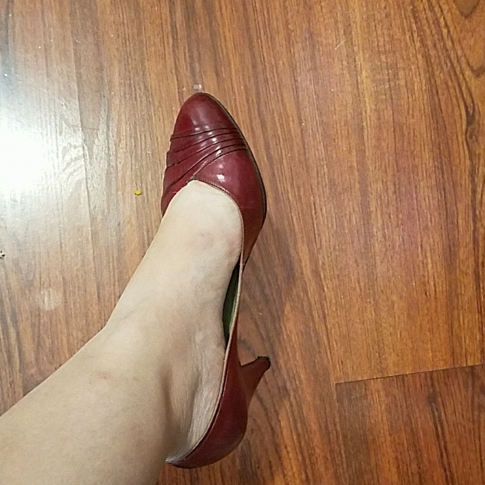 Vintage Cherry red petite pumps