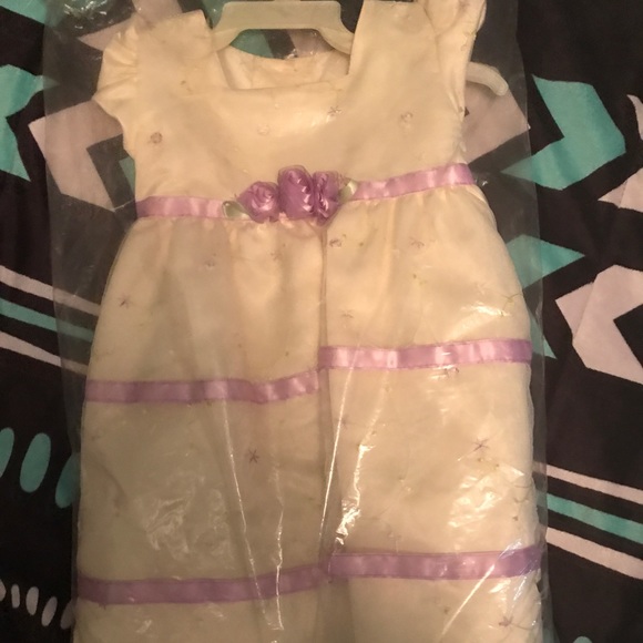 2T gown - Picture 1 of 2