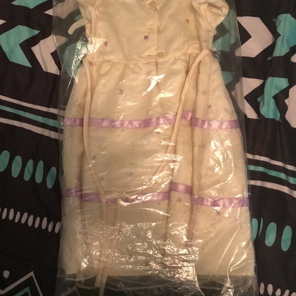 2T gown - Picture 2 of 2