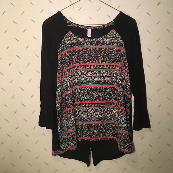 OPEN BACK PRINT TOP - Picture 1 of 3
