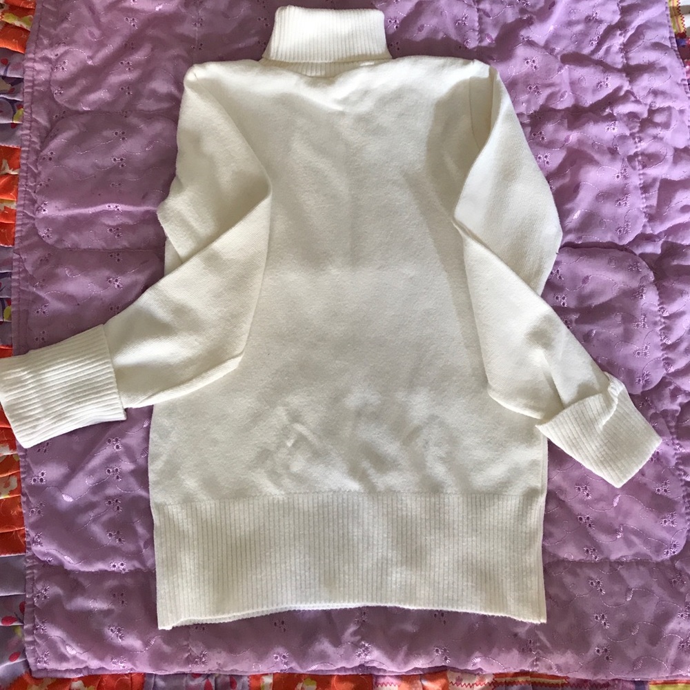 White Sweater- Excellent condition!