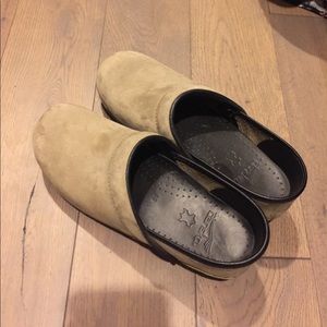 Dansko greige (gray beige) suede