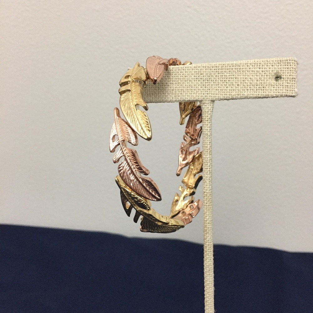 ⚡️FLASH SALE!⚡️ MAURICES Feather Stretch Bracelet