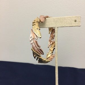 ⚡️FLASH SALE!⚡️ MAURICES Feather Stretch Bracelet