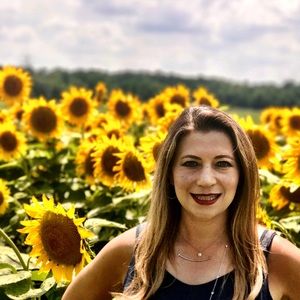 Meet your Posher, Monica