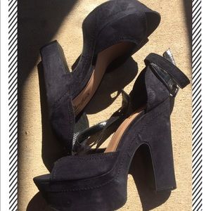 Black platform Candie's chunky heels