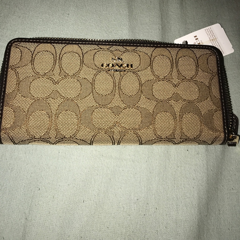 Coach logo wallet BNWT