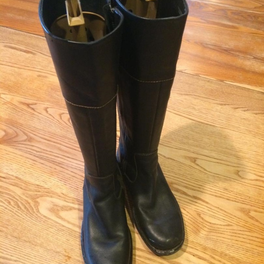 Born Size black boots, Womens size 8 (knee high)