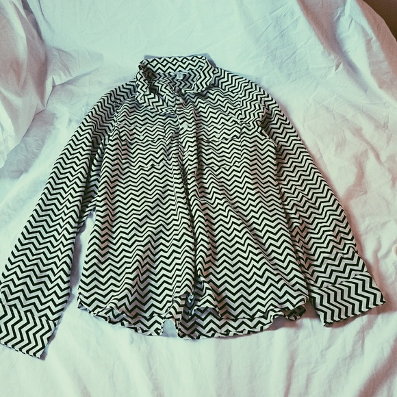 American Eagle Outfitters chevron button down top - Picture 1 of 4