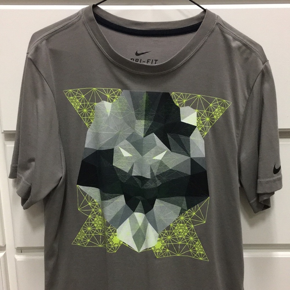 Nike top