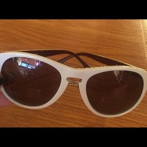 💯 Fendi white sunglasses 😎