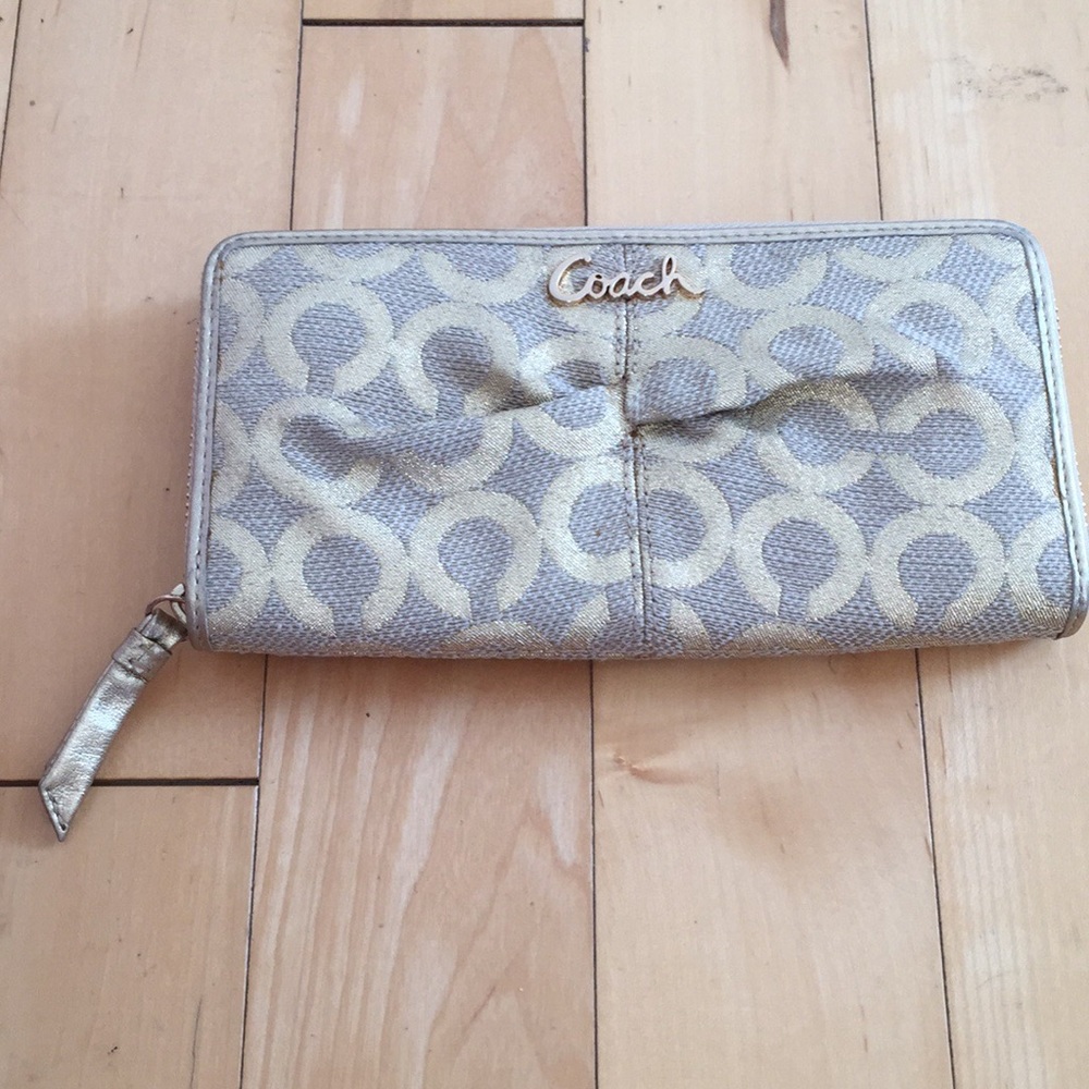 Coach zip around signature c wallet - like new
