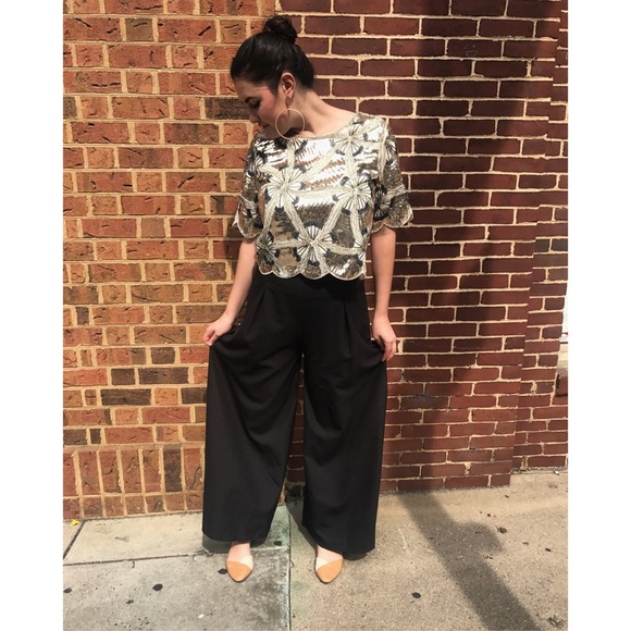 Hi everyone, I'm Maddy! Welcome to my closet💜 - Picture 4 of 5