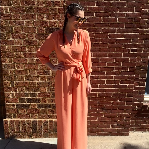 Hi everyone, I'm Maddy! Welcome to my closet💜 - Picture 3 of 5