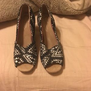 TOMS wedges