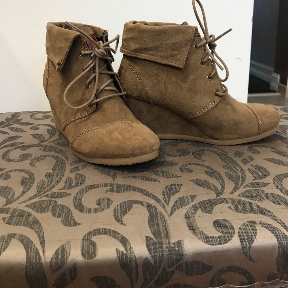 Cute wedges closed toed shoes