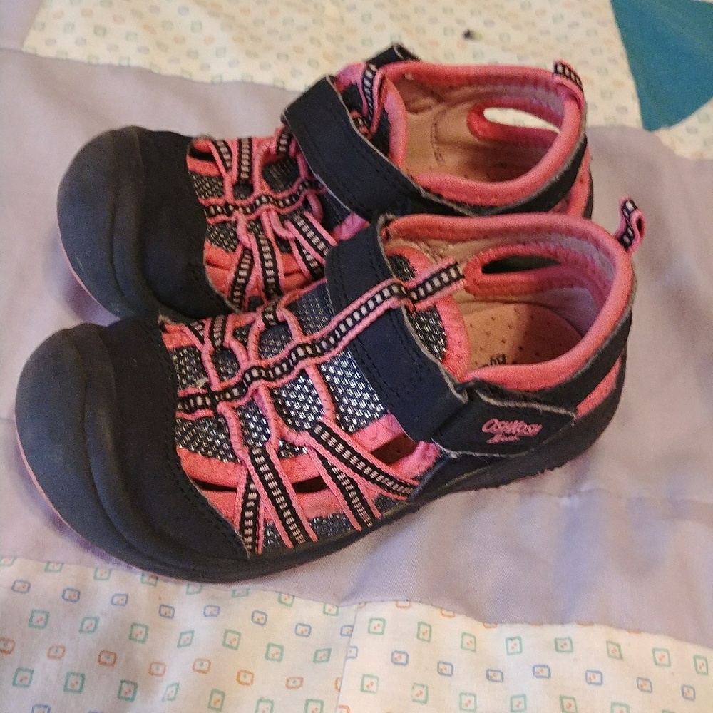 Size 8 Osh Kosh sandal shoes