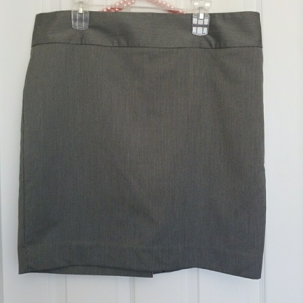 Worthington Skirt Grey with Black Hairline