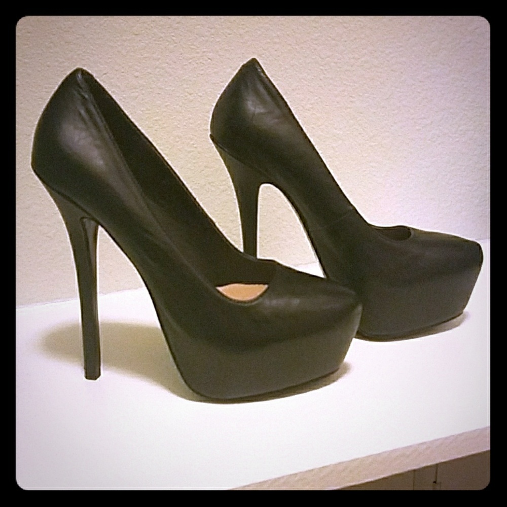 Black Steve Madden Pumps