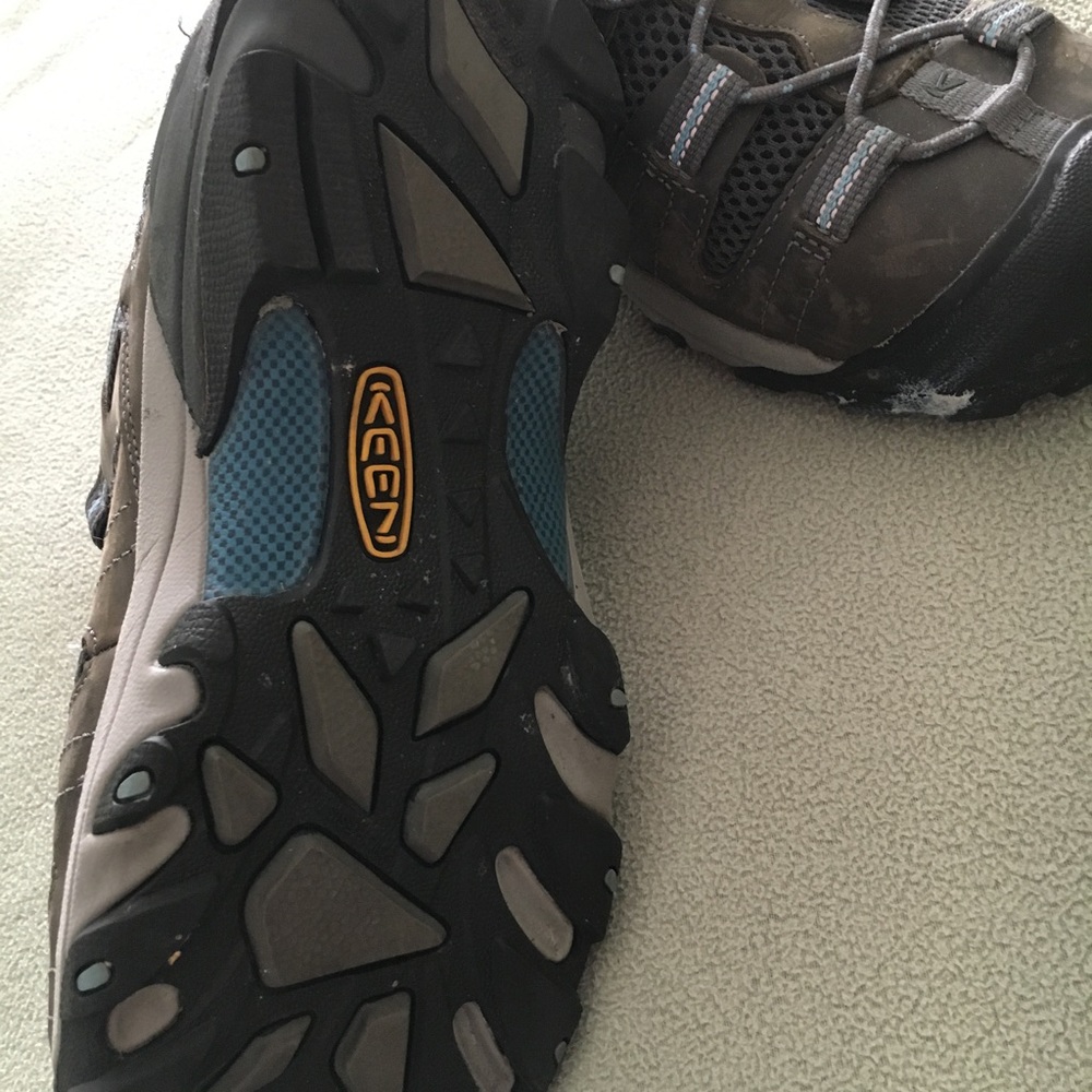 Woman's steel-toe KEENs. Worn twice!