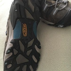 Woman's steel-toe KEENs. Worn twice!