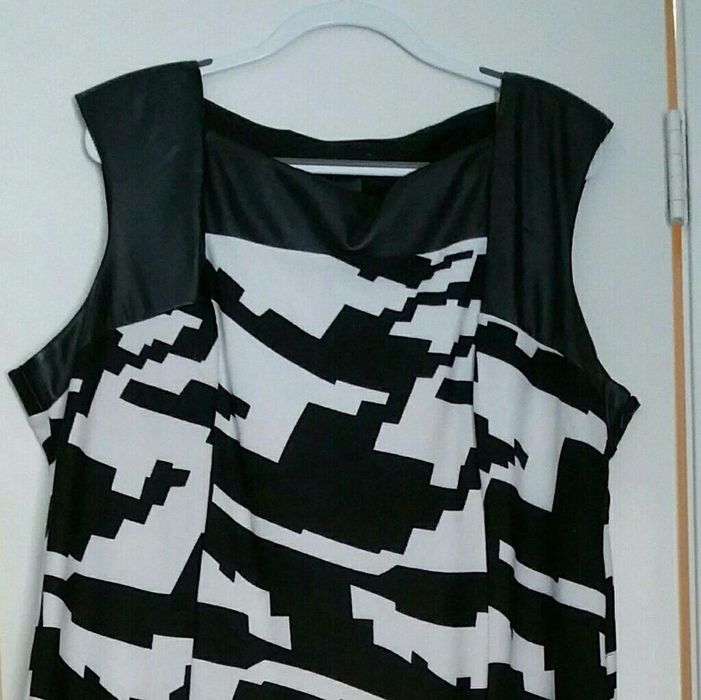 Black/White dress