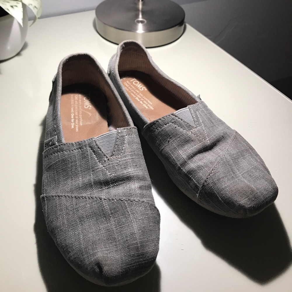 Gray sparkly toms