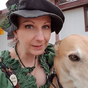 Meet your Posher, Julia