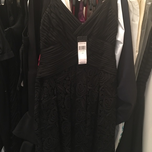 BCBG STRAPLESS DRESS - Picture 6 of 7