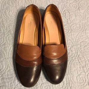 Size 9M Naturalizer Shades of Brown Flats