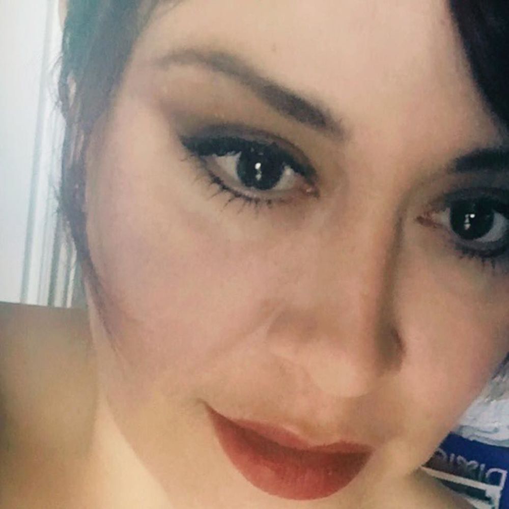 Meet your Posher, Yadhira