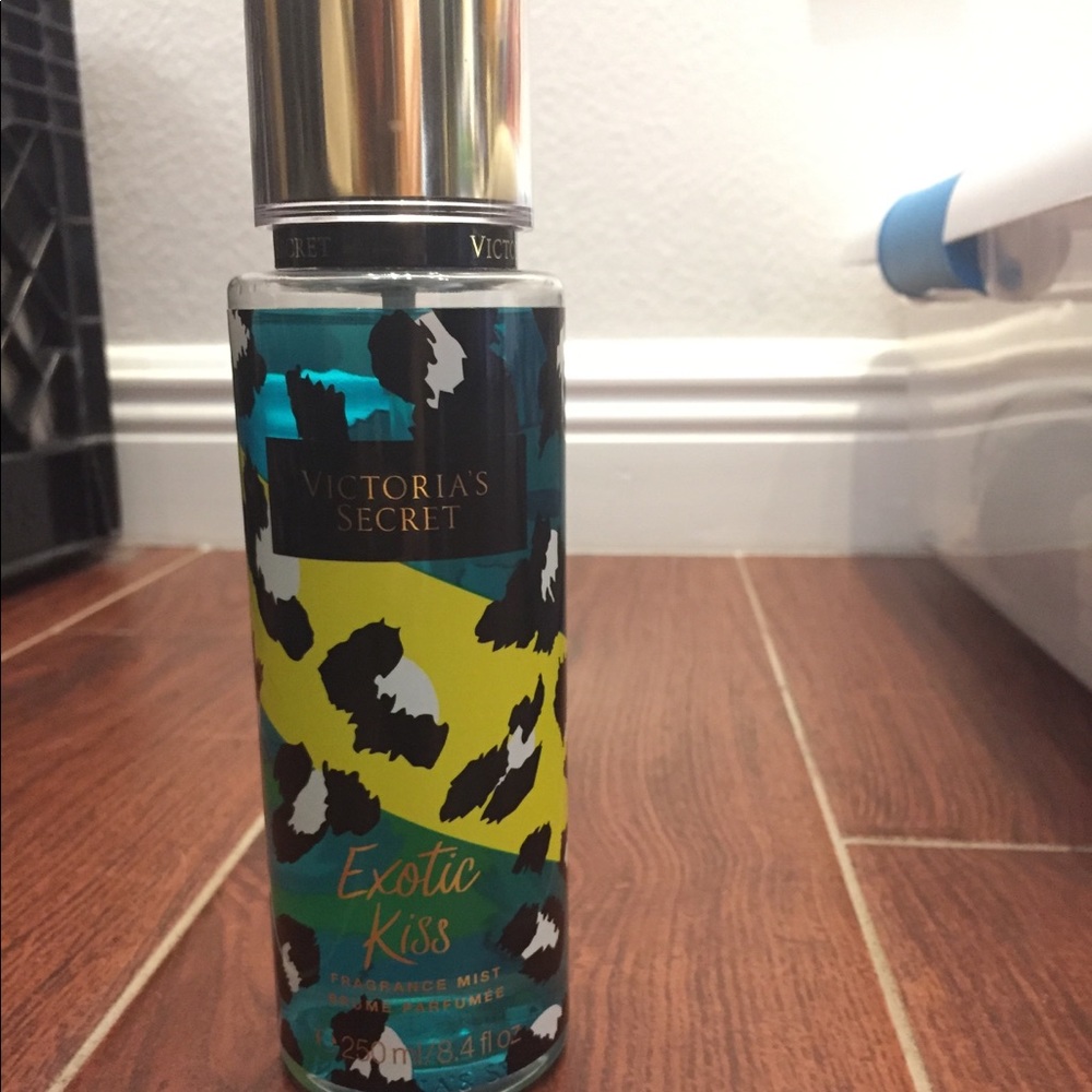 Victoria’s Secret Exotic Kiss, fragrance mist.