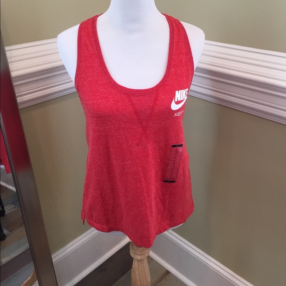 Nike Tops - NWT Nike Workout Tank size Small