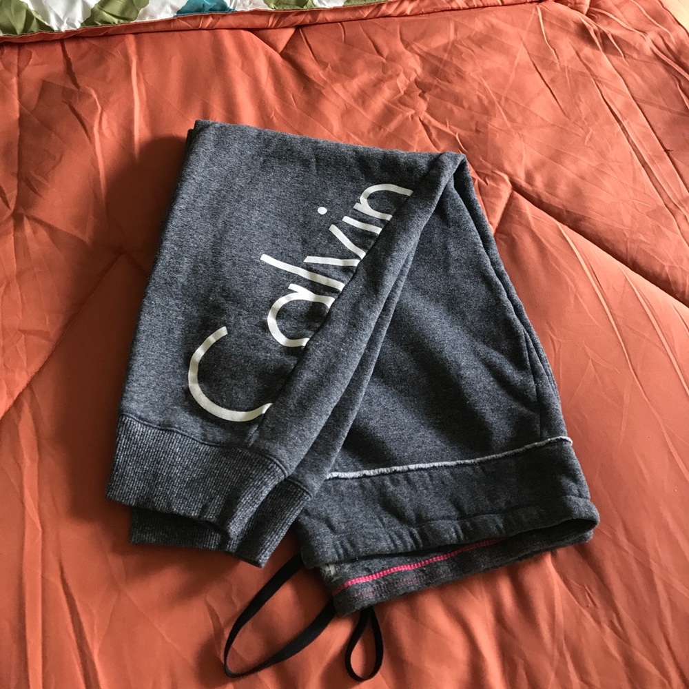Calvin Klein Cropped Sweatpants