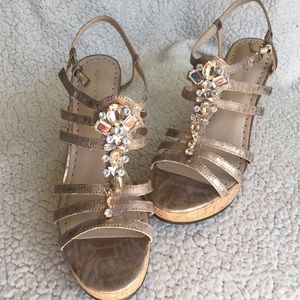NWOT Adrienne Vittadini sz 7.5 wedge sandals