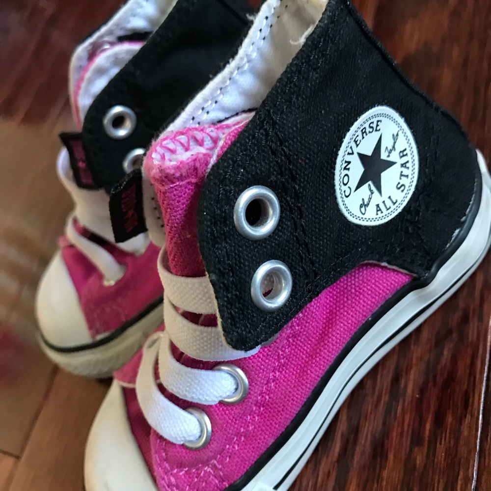 Toddler size 5 Converse all star