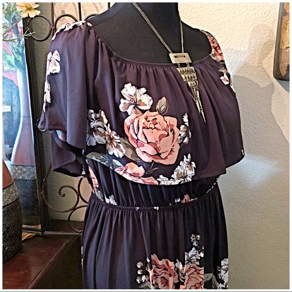 🍂Pretty On/Off the Shoulder Floral Print Dress🍂 - Picture 5 of 7